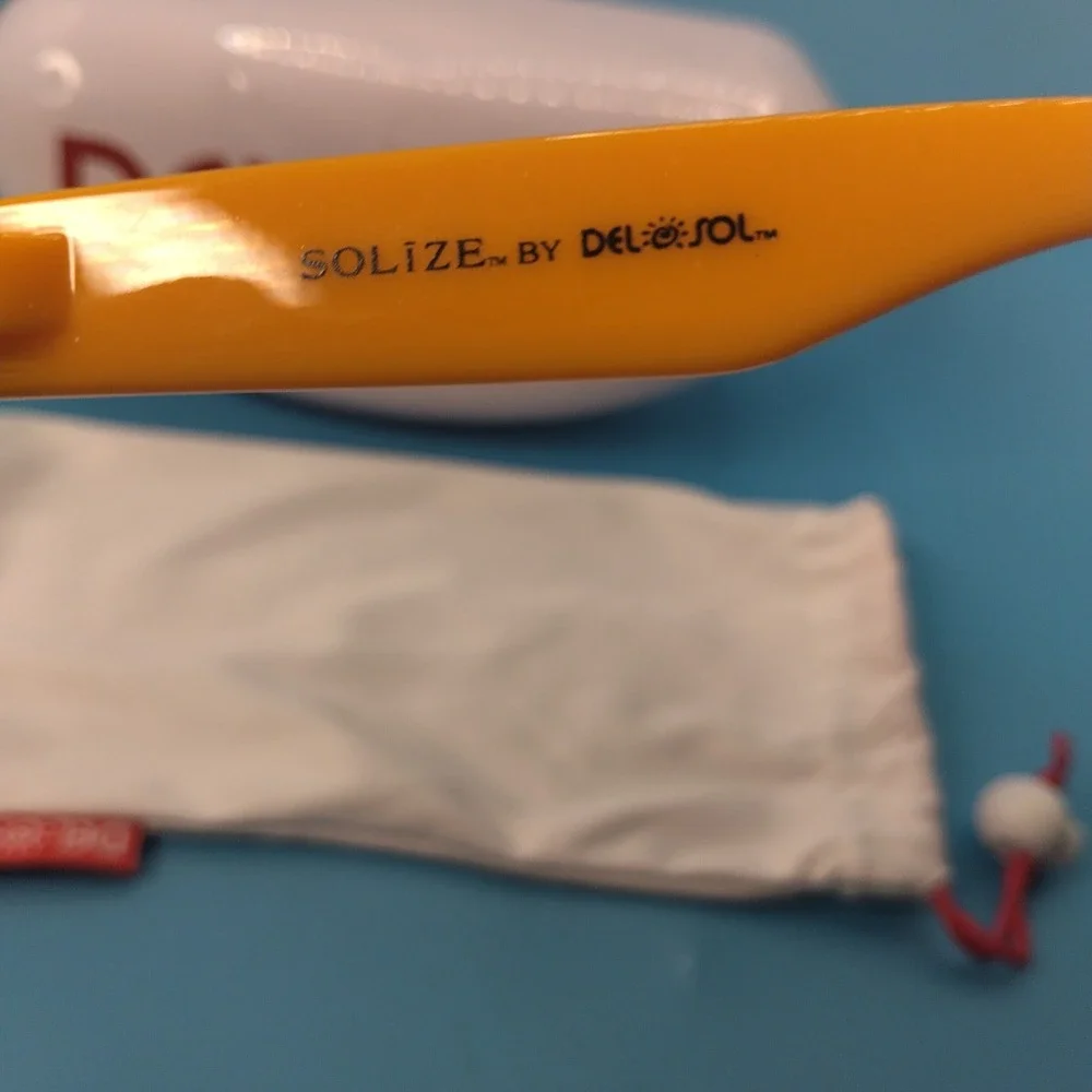 Del Sol Solize Break Away Color Changing Sunglasses Yellow Wayfarer 141392